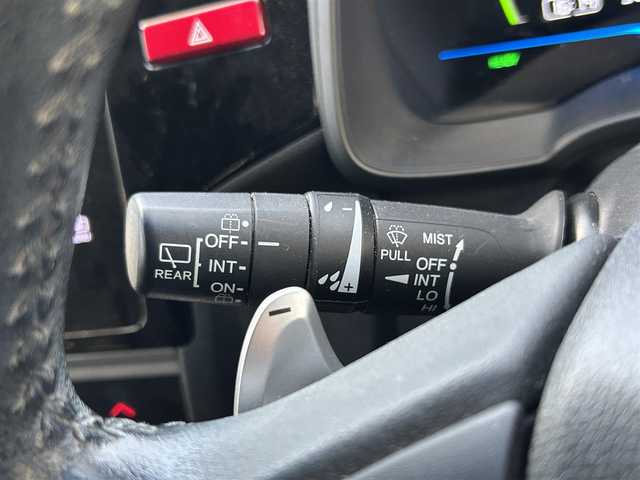 ホンダ フィット ハイブリット Sパッケージ 島根県 2015(平27)年 4.8万km ホワイトオーキッドパール 登録時走行距離47539km/Hondaインターナビ/Bluetooth/AM/FM/CD/DVD/HDMI/フルセグテレビ/バックカメラ/ETC/LEDヘッドライト/フォグランプ/プッシュスタート/スマートキー/あんしんパッケージ/純正フロアマット/純正16インチAW/ウィンカーミラー/ドアバイザー/パドルシフト/禁煙車