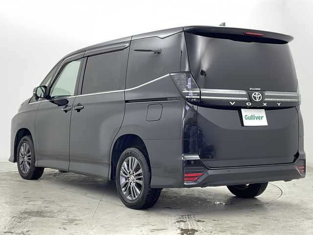 トヨタ ヴォクシー S－Z 宮城県 2023(令5)年 3.5万km グリッターブラックガラスフレーク 禁煙車/快適パッケージHigh/DVDデッキ/Toyota Safety Sense	/・プリクラッシュセーフティ/・レーントレーシングアシスト/・レーダークルーズコントロール/・プロアクティブドライビングアシスト/・オートマチックハイビーム/メーカーオプションナビ/・BT.CD.DVD.HDMI.USB/バックカメラ/両側パワースライドドア/パワバックドア/ビルトインETC2.0/ハーフレザーシート/シートヒーター(D.N.二列目)/革巻ステアリング/ステアリングスイッチ/ステアリングヒーター/プッシュスタート/スマートキー×2/純正フロアマッド/LEDヘッドライト/純正16インチアルミホイール/ロールサンシャード/純正ドアバイザー/アイドリングストップ/横滑り防止機能