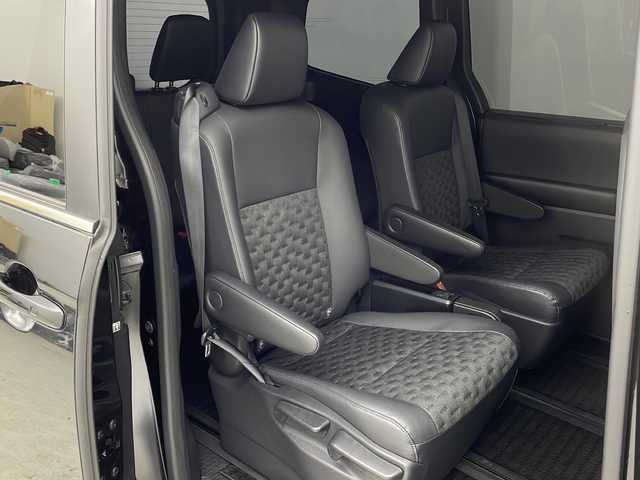 トヨタ ヴォクシー S－Z 宮城県 2023(令5)年 3.5万km グリッターブラックガラスフレーク 禁煙車/快適パッケージHigh/DVDデッキ/Toyota Safety Sense	/・プリクラッシュセーフティ/・レーントレーシングアシスト/・レーダークルーズコントロール/・プロアクティブドライビングアシスト/・オートマチックハイビーム/メーカーオプションナビ/・BT.CD.DVD.HDMI.USB/バックカメラ/両側パワースライドドア/パワバックドア/ビルトインETC2.0/ハーフレザーシート/シートヒーター(D.N.二列目)/革巻ステアリング/ステアリングスイッチ/ステアリングヒーター/プッシュスタート/スマートキー×2/純正フロアマッド/LEDヘッドライト/純正16インチアルミホイール/ロールサンシャード/純正ドアバイザー/アイドリングストップ/横滑り防止機能