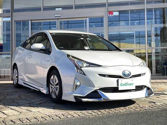 トヨタ プリウス Sセーフティプラス 静岡県 2017(平29)年 8.2万km ホワイトパールクリスタルシャイン 純正SDナビ/・CD/・DVD/・フルセグＴＶ/・Bluetooth/・AM/・FM/主要装備/・エアロ(フロント/サイド/リア)/・衝突軽減/・レーンキープ/・追従クルコン/・コーナーセンサー前後/・バックカメラ/・ビルトインETC/・ドラレコ/・HUD/・LEDヘッドライト/・オートライト/・オートハイビーム/・LEDデイライト/・ステリモ/・純正フロアマット/・純正アルミホイール/・スマートキー/・プッシュスタート/・スペアキー1本