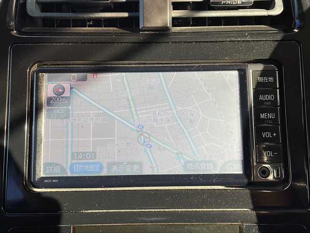 トヨタ プリウス Sセーフティプラス 静岡県 2017(平29)年 8.2万km ホワイトパールクリスタルシャイン 純正SDナビ/・CD/・DVD/・フルセグＴＶ/・Bluetooth/・AM/・FM/主要装備/・エアロ(フロント/サイド/リア)/・衝突軽減/・レーンキープ/・追従クルコン/・コーナーセンサー前後/・バックカメラ/・ビルトインETC/・ドラレコ/・HUD/・LEDヘッドライト/・オートライト/・オートハイビーム/・LEDデイライト/・ステリモ/・純正フロアマット/・純正アルミホイール/・スマートキー/・プッシュスタート/・スペアキー1本