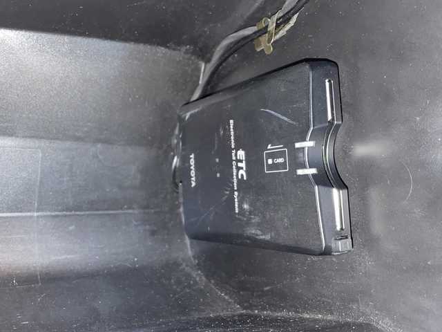 トヨタ プリウス Sセーフティプラス 静岡県 2017(平29)年 8.2万km ホワイトパールクリスタルシャイン 純正SDナビ/・CD/・DVD/・フルセグＴＶ/・Bluetooth/・AM/・FM/主要装備/・エアロ(フロント/サイド/リア)/・衝突軽減/・レーンキープ/・追従クルコン/・コーナーセンサー前後/・バックカメラ/・ビルトインETC/・ドラレコ/・HUD/・LEDヘッドライト/・オートライト/・オートハイビーム/・LEDデイライト/・ステリモ/・純正フロアマット/・純正アルミホイール/・スマートキー/・プッシュスタート/・スペアキー1本