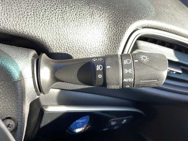 トヨタ プリウス Sセーフティプラス 静岡県 2017(平29)年 8.2万km ホワイトパールクリスタルシャイン 純正SDナビ/・CD/・DVD/・フルセグＴＶ/・Bluetooth/・AM/・FM/主要装備/・エアロ(フロント/サイド/リア)/・衝突軽減/・レーンキープ/・追従クルコン/・コーナーセンサー前後/・バックカメラ/・ビルトインETC/・ドラレコ/・HUD/・LEDヘッドライト/・オートライト/・オートハイビーム/・LEDデイライト/・ステリモ/・純正フロアマット/・純正アルミホイール/・スマートキー/・プッシュスタート/・スペアキー1本