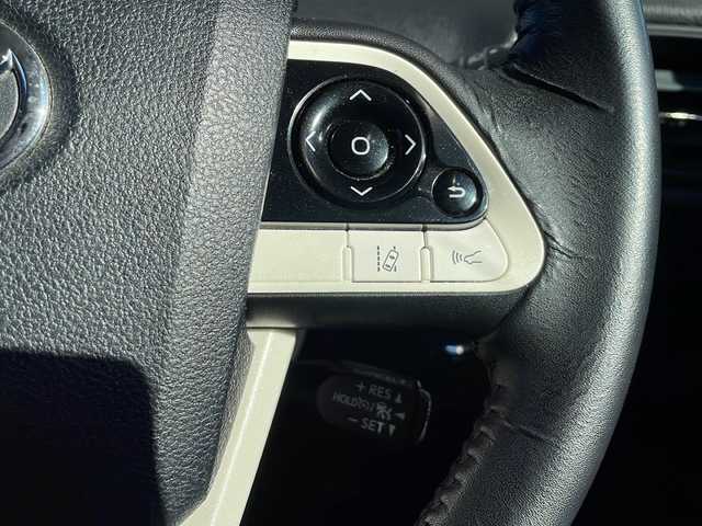 トヨタ プリウス Sセーフティプラス 静岡県 2017(平29)年 8.2万km ホワイトパールクリスタルシャイン 純正SDナビ/・CD/・DVD/・フルセグＴＶ/・Bluetooth/・AM/・FM/主要装備/・エアロ(フロント/サイド/リア)/・衝突軽減/・レーンキープ/・追従クルコン/・コーナーセンサー前後/・バックカメラ/・ビルトインETC/・ドラレコ/・HUD/・LEDヘッドライト/・オートライト/・オートハイビーム/・LEDデイライト/・ステリモ/・純正フロアマット/・純正アルミホイール/・スマートキー/・プッシュスタート/・スペアキー1本