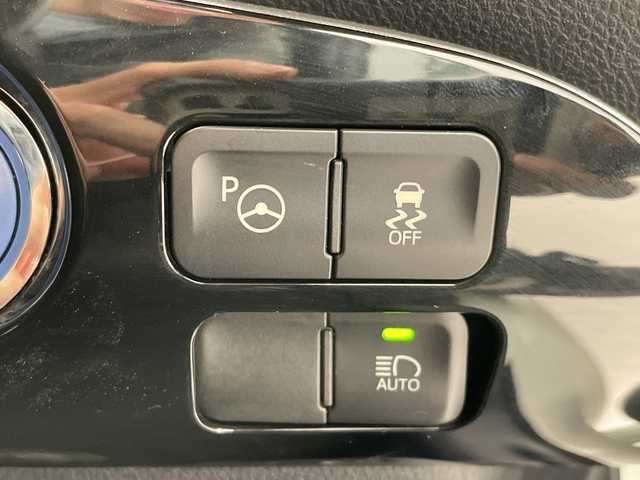 トヨタ プリウス Sセーフティプラス 愛知県 2018(平30)年 4.4万km ホワイトパールクリスタルシャイン トヨタセーフティセンス/純正9型ナビ/モデリスタエアロ/バックカメラ/コーナーセンサー/ドライブレコーダー/ＥＴＣ/アルミホイール/衝突軽減システム/フルセグ/CD DVD/Bluetooth/ステアリングスイッチ/スマートキー/プッシュスタート