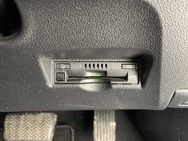 トヨタ プリウス Sセーフティプラス 愛知県 2018(平30)年 4.4万km ホワイトパールクリスタルシャイン トヨタセーフティセンス/純正9型ナビ/モデリスタエアロ/バックカメラ/コーナーセンサー/ドライブレコーダー/ＥＴＣ/アルミホイール/衝突軽減システム/フルセグ/CD DVD/Bluetooth/ステアリングスイッチ/スマートキー/プッシュスタート