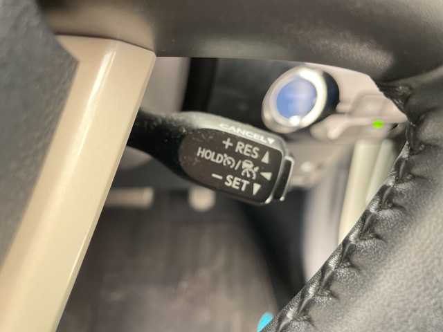 トヨタ プリウス Sセーフティプラス 愛知県 2018(平30)年 4.4万km ホワイトパールクリスタルシャイン トヨタセーフティセンス/純正9型ナビ/モデリスタエアロ/バックカメラ/コーナーセンサー/ドライブレコーダー/ＥＴＣ/アルミホイール/衝突軽減システム/フルセグ/CD DVD/Bluetooth/ステアリングスイッチ/スマートキー/プッシュスタート