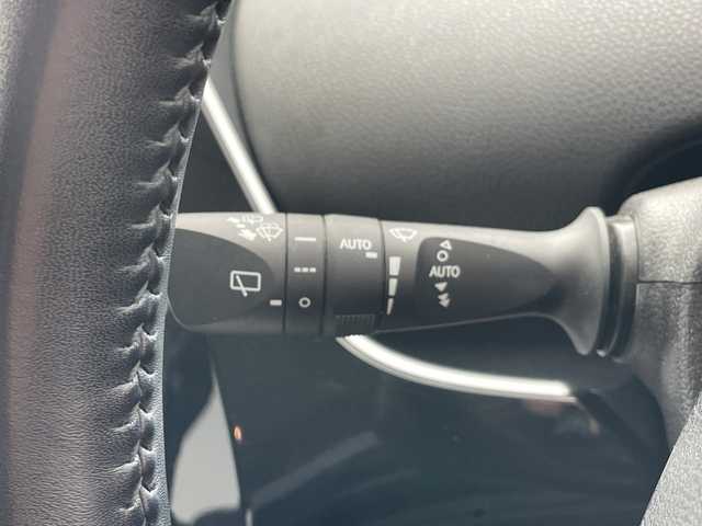 トヨタ プリウス Sセーフティプラス 愛知県 2018(平30)年 4.4万km ホワイトパールクリスタルシャイン トヨタセーフティセンス/純正9型ナビ/モデリスタエアロ/バックカメラ/コーナーセンサー/ドライブレコーダー/ＥＴＣ/アルミホイール/衝突軽減システム/フルセグ/CD DVD/Bluetooth/ステアリングスイッチ/スマートキー/プッシュスタート