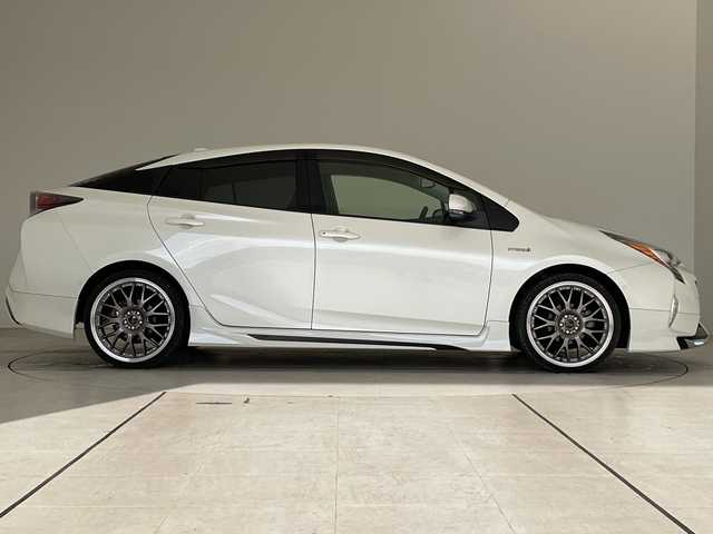 トヨタ プリウス Sセーフティプラス 愛知県 2018(平30)年 4.4万km ホワイトパールクリスタルシャイン トヨタセーフティセンス/純正9型ナビ/モデリスタエアロ/バックカメラ/コーナーセンサー/ドライブレコーダー/ＥＴＣ/アルミホイール/衝突軽減システム/フルセグ/CD DVD/Bluetooth/ステアリングスイッチ/スマートキー/プッシュスタート