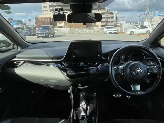 トヨタ Ｃ－ＨＲ S GRスポーツ 兵庫県 2021(令3)年 4万km ホワイトパールクリスタルシャイン 純正ディスプレイオーディナビ/フルセグ/ＥＴＣ/BT/ステアリングリングリモコン/アップルカープレイ/トヨタセーフティーセンス/前追クルコン/ＧＲスポーツステアリング/ＧＲスポーツシート/シートヒータ/オートハイビーム/プッシュスタート