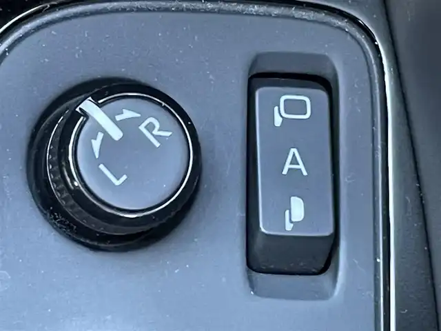 トヨタ Ｃ－ＨＲ S GRスポーツ 兵庫県 2021(令3)年 4万km ホワイトパールクリスタルシャイン 純正ディスプレイオーディナビ/フルセグ/ＥＴＣ/BT/ステアリングリングリモコン/アップルカープレイ/トヨタセーフティーセンス/前追クルコン/ＧＲスポーツステアリング/ＧＲスポーツシート/シートヒータ/オートハイビーム/プッシュスタート