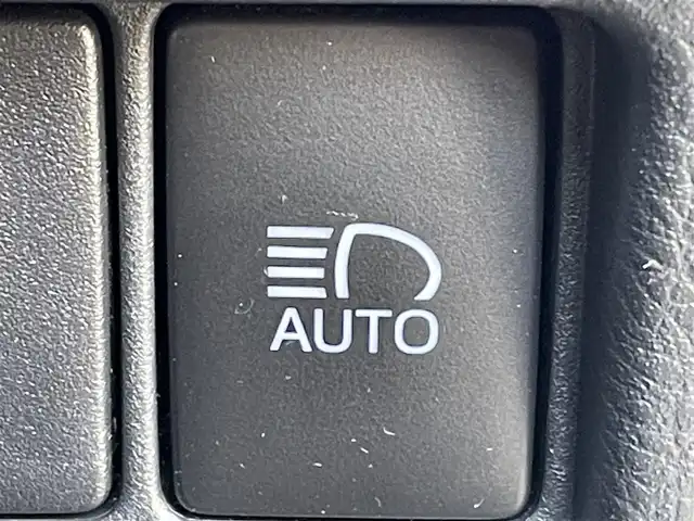 トヨタ Ｃ－ＨＲ S GRスポーツ 兵庫県 2021(令3)年 4万km ホワイトパールクリスタルシャイン 純正ディスプレイオーディナビ/フルセグ/ＥＴＣ/BT/ステアリングリングリモコン/アップルカープレイ/トヨタセーフティーセンス/前追クルコン/ＧＲスポーツステアリング/ＧＲスポーツシート/シートヒータ/オートハイビーム/プッシュスタート