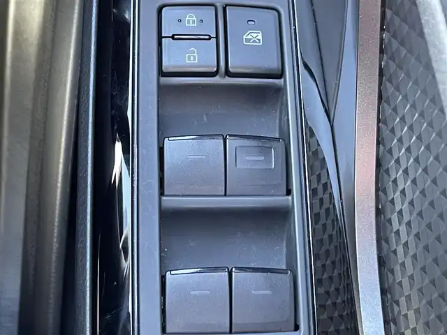 トヨタ Ｃ－ＨＲ S GRスポーツ 兵庫県 2021(令3)年 4万km ホワイトパールクリスタルシャイン 純正ディスプレイオーディナビ/フルセグ/ＥＴＣ/BT/ステアリングリングリモコン/アップルカープレイ/トヨタセーフティーセンス/前追クルコン/ＧＲスポーツステアリング/ＧＲスポーツシート/シートヒータ/オートハイビーム/プッシュスタート