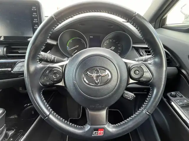 トヨタ Ｃ－ＨＲ S GRスポーツ 兵庫県 2021(令3)年 4万km ホワイトパールクリスタルシャイン 純正ディスプレイオーディナビ/フルセグ/ＥＴＣ/BT/ステアリングリングリモコン/アップルカープレイ/トヨタセーフティーセンス/前追クルコン/ＧＲスポーツステアリング/ＧＲスポーツシート/シートヒータ/オートハイビーム/プッシュスタート