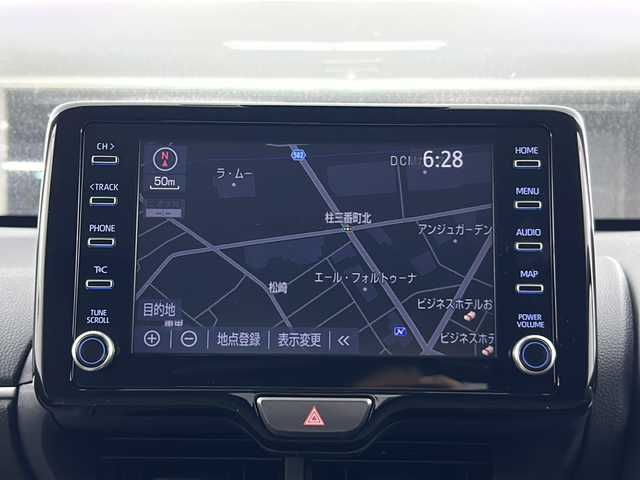 トヨタ ヤリスクロス Z 愛知県 2021(令3)年 2.1万km ホワイトパールクリスタルシャイン 純正8型ナビ/（AM/FM/USB/Bluetooth/Miracast/TV/CarPlay/AndroidAuto）/バックカメラ/モデリスタエアロ（F/S/R下）/ドライブレコーダー 前後/ビルトイン ETC2.0/Toyota Safety Sense/・プリクラッシュセーフティ［PCS］/・レーントレーシングアシスト［LTA］/・【OP】ブラインドスポットモニター［BSM］/・【OP】パーキングサポートブレーキ［PKSB］（後方接近車両）/・レーダークルーズ（全車速追従機能付）/・クリアランスソナー/・ロードサインアシスト［RSA］/・オートハイビーム［AHB］/・先行車発進告知機能［TMN］/装備/・【OP】ハンズフリーパワーバックドア（停止位置メモリー・予約ロック機能付）/・ハーフレザーシート/・シートヒーター（D/N）/・パワーシート（D6way）/・オートライト/・LEDヘッドライト/・LEDフロントフォグライト/・プッシュスタート/・スマートキーシステム/・TVキャンセラー/・電子制御パーキングブレーキ/・オートブレーキホールド機能/・オートエアコン/・純正18inAW/・保/取/マルチ取/ナビ取