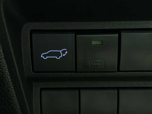 トヨタ ヤリスクロス Z 愛知県 2021(令3)年 2.1万km ホワイトパールクリスタルシャイン 純正8型ナビ/（AM/FM/USB/Bluetooth/Miracast/TV/CarPlay/AndroidAuto）/バックカメラ/モデリスタエアロ（F/S/R下）/ドライブレコーダー 前後/ビルトイン ETC2.0/Toyota Safety Sense/・プリクラッシュセーフティ［PCS］/・レーントレーシングアシスト［LTA］/・【OP】ブラインドスポットモニター［BSM］/・【OP】パーキングサポートブレーキ［PKSB］（後方接近車両）/・レーダークルーズ（全車速追従機能付）/・クリアランスソナー/・ロードサインアシスト［RSA］/・オートハイビーム［AHB］/・先行車発進告知機能［TMN］/装備/・【OP】ハンズフリーパワーバックドア（停止位置メモリー・予約ロック機能付）/・ハーフレザーシート/・シートヒーター（D/N）/・パワーシート（D6way）/・オートライト/・LEDヘッドライト/・LEDフロントフォグライト/・プッシュスタート/・スマートキーシステム/・TVキャンセラー/・電子制御パーキングブレーキ/・オートブレーキホールド機能/・オートエアコン/・純正18inAW/・保/取/マルチ取/ナビ取