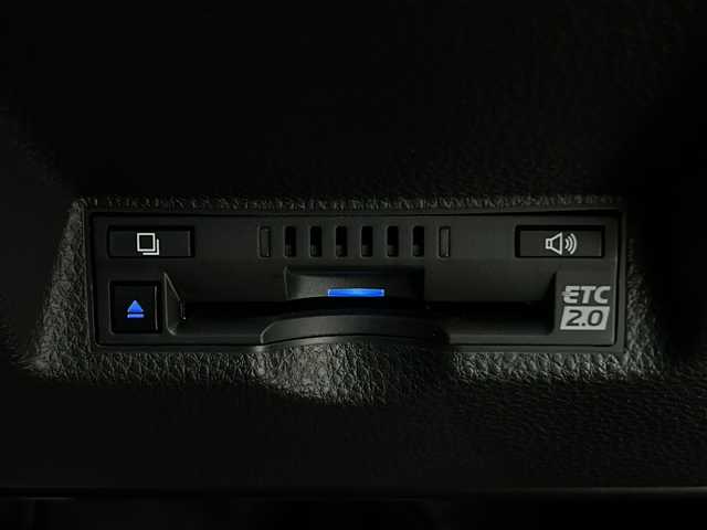 トヨタ ヤリスクロス Z 愛知県 2021(令3)年 2.1万km ホワイトパールクリスタルシャイン 純正8型ナビ/（AM/FM/USB/Bluetooth/Miracast/TV/CarPlay/AndroidAuto）/バックカメラ/モデリスタエアロ（F/S/R下）/ドライブレコーダー 前後/ビルトイン ETC2.0/Toyota Safety Sense/・プリクラッシュセーフティ［PCS］/・レーントレーシングアシスト［LTA］/・【OP】ブラインドスポットモニター［BSM］/・【OP】パーキングサポートブレーキ［PKSB］（後方接近車両）/・レーダークルーズ（全車速追従機能付）/・クリアランスソナー/・ロードサインアシスト［RSA］/・オートハイビーム［AHB］/・先行車発進告知機能［TMN］/装備/・【OP】ハンズフリーパワーバックドア（停止位置メモリー・予約ロック機能付）/・ハーフレザーシート/・シートヒーター（D/N）/・パワーシート（D6way）/・オートライト/・LEDヘッドライト/・LEDフロントフォグライト/・プッシュスタート/・スマートキーシステム/・TVキャンセラー/・電子制御パーキングブレーキ/・オートブレーキホールド機能/・オートエアコン/・純正18inAW/・保/取/マルチ取/ナビ取