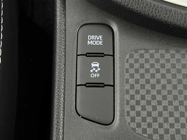 トヨタ ヤリスクロス Z 愛知県 2021(令3)年 2.1万km ホワイトパールクリスタルシャイン 純正8型ナビ/（AM/FM/USB/Bluetooth/Miracast/TV/CarPlay/AndroidAuto）/バックカメラ/モデリスタエアロ（F/S/R下）/ドライブレコーダー 前後/ビルトイン ETC2.0/Toyota Safety Sense/・プリクラッシュセーフティ［PCS］/・レーントレーシングアシスト［LTA］/・【OP】ブラインドスポットモニター［BSM］/・【OP】パーキングサポートブレーキ［PKSB］（後方接近車両）/・レーダークルーズ（全車速追従機能付）/・クリアランスソナー/・ロードサインアシスト［RSA］/・オートハイビーム［AHB］/・先行車発進告知機能［TMN］/装備/・【OP】ハンズフリーパワーバックドア（停止位置メモリー・予約ロック機能付）/・ハーフレザーシート/・シートヒーター（D/N）/・パワーシート（D6way）/・オートライト/・LEDヘッドライト/・LEDフロントフォグライト/・プッシュスタート/・スマートキーシステム/・TVキャンセラー/・電子制御パーキングブレーキ/・オートブレーキホールド機能/・オートエアコン/・純正18inAW/・保/取/マルチ取/ナビ取