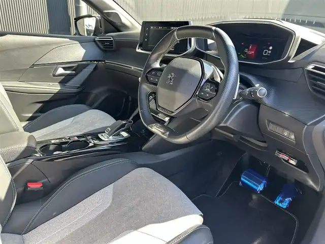 プジョー ２０８ GT ライン 香川県 2021(令3)年 0.8万km 黒 純正ディスプレイオーディオ/Bカメラ/ETC/ドライブレコーダー/アップルカープレイ/BT/USB/置くだけ充電/アクティブセーフティブレーキ/ACC/ブラインドスポットモニター/レーンキープアシスト/ハーフレザーシート/プッシュスタート