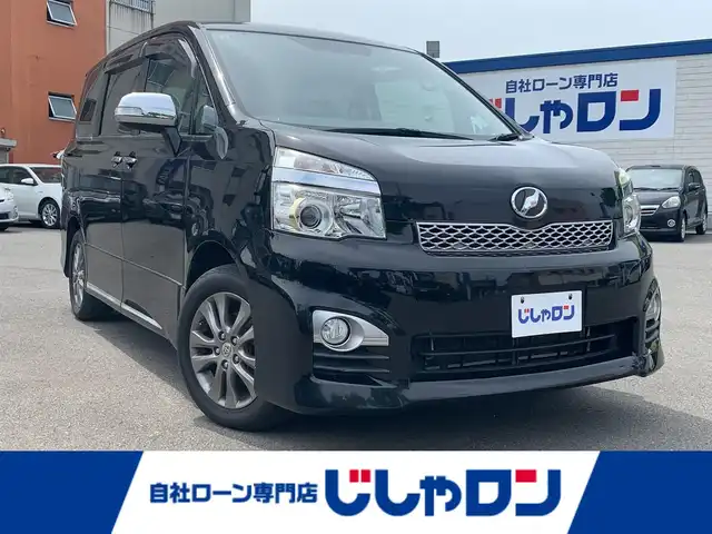 トヨタ ヴォクシー ZS 煌Z 福井県 2013(平25)年 9.7万km ブラック (株)IDOMが運営する【じしゃロン福井店】の自社ローン専用車両になりますこちらは現金またはオートローンご利用時の価格です。自社ローンご希望の方は別途その旨お申付け下さい/純正ナビ/Bluetooth/フルセグTV/CD/DVD/バックカメラ/両側パワースライドドア/オートライト/ETC/ハーフレザーシート/ウォークスルー/純正アルミホイール/純正フロアマット/ドアバイザー/パドルシフト/ステアリングスイッチ/プッシュスタート/スマートキー/スペアキー/取扱説明書、保証書