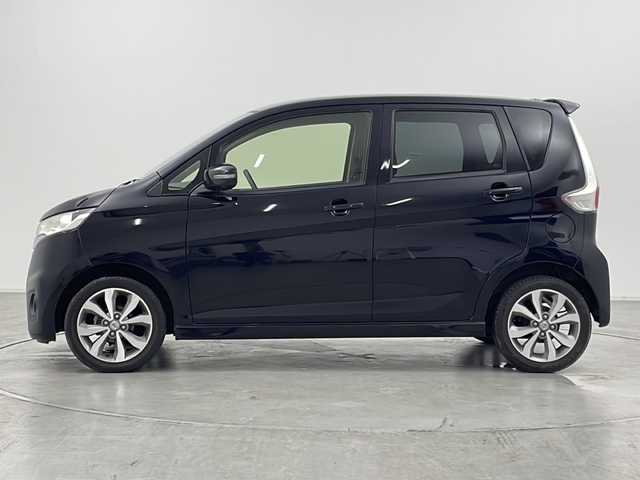 日産 デイズ ハイウェイスターG 群馬県 2014(平26)年 5.9万km ブラック 純正ナビ　フルセグＴＶ　全周囲カメラ　ＨＩＤヘッドライト　フォグ ウィンカーミラー オートライト　スマートキー　プッシュスタート　革巻きステアリング　ステアリングスイッチ　アイドリングストップ 禁煙車
