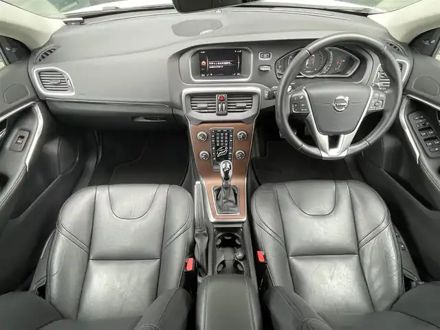 ボルボ Ｖ４０ D4 インスクリプション 石川県 2018(平30)年 4万km 白 黒革シート/シートヒーター/衝突軽減ブレーキ/アダプティブクルーズコントロール/ＢＩＬＳ/純正ナビ/バックカメラ/クリアランスソナー/ＬＥＤヘッドライト/Ｈａｒｍａｎ／Ｋａｒｄｏｎオーディオ