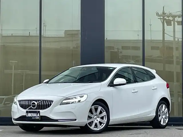 ボルボ Ｖ４０ D4 インスクリプション 石川県 2018(平30)年 4万km 白 黒革シート/シートヒーター/衝突軽減ブレーキ/アダプティブクルーズコントロール/ＢＩＬＳ/純正ナビ/バックカメラ/クリアランスソナー/ＬＥＤヘッドライト/Ｈａｒｍａｎ／Ｋａｒｄｏｎオーディオ