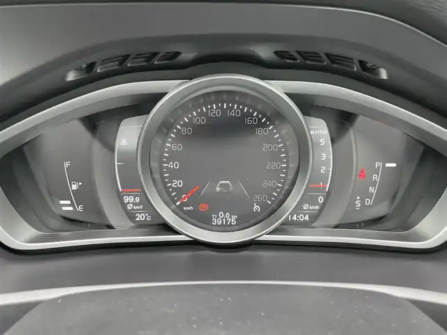ボルボ Ｖ４０ D4 インスクリプション 石川県 2018(平30)年 4万km 白 黒革シート/シートヒーター/衝突軽減ブレーキ/アダプティブクルーズコントロール/ＢＩＬＳ/純正ナビ/バックカメラ/クリアランスソナー/ＬＥＤヘッドライト/Ｈａｒｍａｎ／Ｋａｒｄｏｎオーディオ
