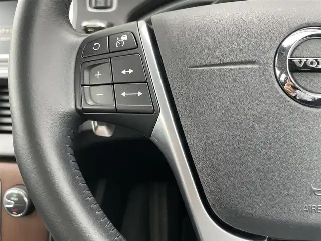ボルボ Ｖ４０ D4 インスクリプション 石川県 2018(平30)年 4万km 白 黒革シート/シートヒーター/衝突軽減ブレーキ/アダプティブクルーズコントロール/ＢＩＬＳ/純正ナビ/バックカメラ/クリアランスソナー/ＬＥＤヘッドライト/Ｈａｒｍａｎ／Ｋａｒｄｏｎオーディオ