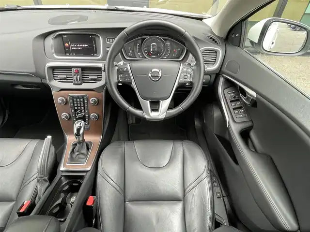 ボルボ Ｖ４０ D4 インスクリプション 石川県 2018(平30)年 4万km 白 黒革シート/シートヒーター/衝突軽減ブレーキ/アダプティブクルーズコントロール/ＢＩＬＳ/純正ナビ/バックカメラ/クリアランスソナー/ＬＥＤヘッドライト/Ｈａｒｍａｎ／Ｋａｒｄｏｎオーディオ
