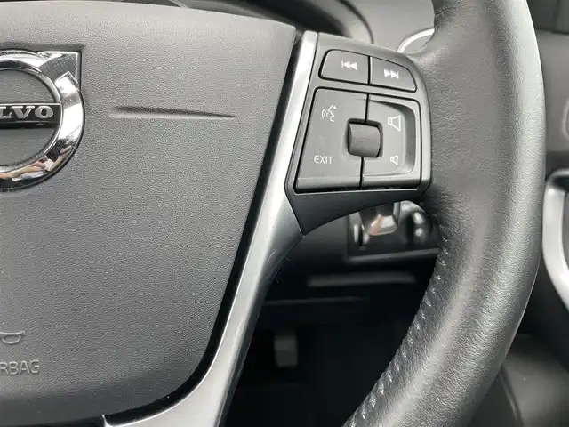 ボルボ Ｖ４０ D4 インスクリプション 石川県 2018(平30)年 4万km 白 黒革シート/シートヒーター/衝突軽減ブレーキ/アダプティブクルーズコントロール/ＢＩＬＳ/純正ナビ/バックカメラ/クリアランスソナー/ＬＥＤヘッドライト/Ｈａｒｍａｎ／Ｋａｒｄｏｎオーディオ