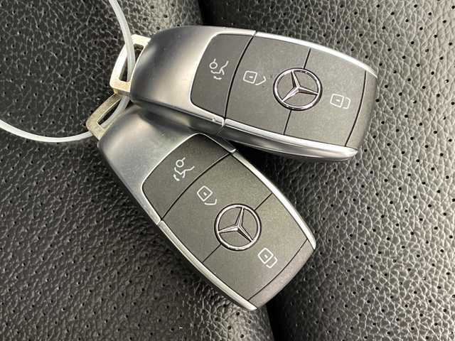 メルセデス・ベンツ Ｃ２２０ｄ ステーションワゴン アバンギャルドAMGライン 栃木県 2019(令1)年 5.6万km ダイヤモンドホワイト 純正ナビ/(Bluetooth/フルセグTV/USB)/バックカメラ/ETC2.0/レーダーセーフティパッケージ/・アクティブブラインドスポットアシスト/・ディストロニックプラス/・アクティブレーンキーピングアシスト/・BASプラス（飛び出し検知機能ブレーキアシスト）/・PRE-SAFEブレーキ（歩行者検知機能付）/・チャイルドセーフティシートセンサー/・リアCPA/LEDインテリジェントライトシステム/アダプティブハイビームシステム/パークトロニック/アダプティブブレーキ/　　　　　　　（オートホールド＆ヒルスタートアシスト）/アテンションアシスト/アクティブパーキングアシスト/前席メモリー機能付パワーシート/前席シートヒーター/パドルシフト/純正18インチスポークAW