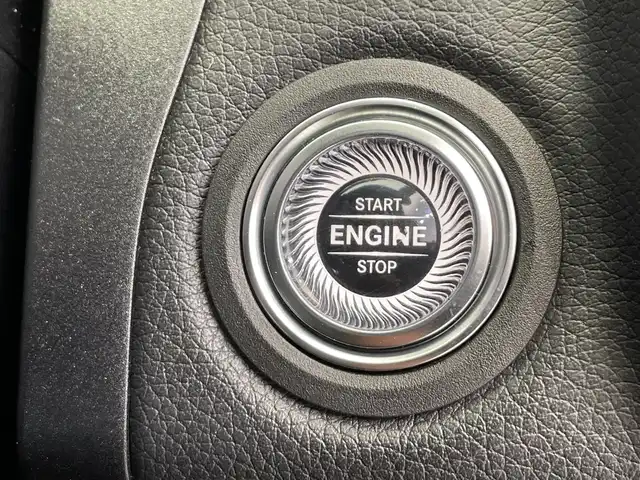 メルセデス・ベンツ Ｃ２２０ｄ ステーションワゴン アバンギャルドAMGライン 栃木県 2019(令1)年 5.6万km ダイヤモンドホワイト 純正ナビ/(Bluetooth/フルセグTV/USB)/バックカメラ/ETC2.0/レーダーセーフティパッケージ/・アクティブブラインドスポットアシスト/・ディストロニックプラス/・アクティブレーンキーピングアシスト/・BASプラス（飛び出し検知機能ブレーキアシスト）/・PRE-SAFEブレーキ（歩行者検知機能付）/・チャイルドセーフティシートセンサー/・リアCPA/LEDインテリジェントライトシステム/アダプティブハイビームシステム/パークトロニック/アダプティブブレーキ/　　　　　　　（オートホールド＆ヒルスタートアシスト）/アテンションアシスト/アクティブパーキングアシスト/前席メモリー機能付パワーシート/前席シートヒーター/パドルシフト/純正18インチスポークAW