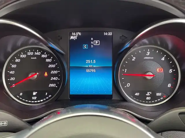 メルセデス・ベンツ Ｃ２２０ｄ ステーションワゴン アバンギャルドAMGライン 栃木県 2019(令1)年 5.6万km ダイヤモンドホワイト 純正ナビ/(Bluetooth/フルセグTV/USB)/バックカメラ/ETC2.0/レーダーセーフティパッケージ/・アクティブブラインドスポットアシスト/・ディストロニックプラス/・アクティブレーンキーピングアシスト/・BASプラス（飛び出し検知機能ブレーキアシスト）/・PRE-SAFEブレーキ（歩行者検知機能付）/・チャイルドセーフティシートセンサー/・リアCPA/LEDインテリジェントライトシステム/アダプティブハイビームシステム/パークトロニック/アダプティブブレーキ/　　　　　　　（オートホールド＆ヒルスタートアシスト）/アテンションアシスト/アクティブパーキングアシスト/前席メモリー機能付パワーシート/前席シートヒーター/パドルシフト/純正18インチスポークAW