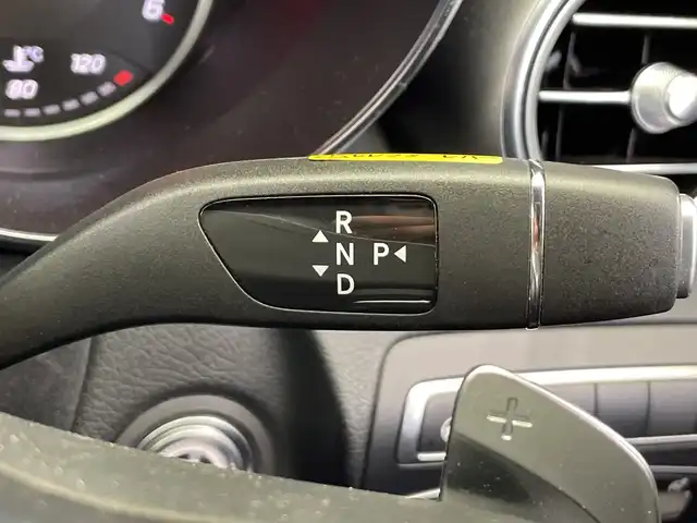 メルセデス・ベンツ Ｃ２２０ｄ ステーションワゴン アバンギャルドAMGライン 栃木県 2019(令1)年 5.6万km ダイヤモンドホワイト 純正ナビ/(Bluetooth/フルセグTV/USB)/バックカメラ/ETC2.0/レーダーセーフティパッケージ/・アクティブブラインドスポットアシスト/・ディストロニックプラス/・アクティブレーンキーピングアシスト/・BASプラス（飛び出し検知機能ブレーキアシスト）/・PRE-SAFEブレーキ（歩行者検知機能付）/・チャイルドセーフティシートセンサー/・リアCPA/LEDインテリジェントライトシステム/アダプティブハイビームシステム/パークトロニック/アダプティブブレーキ/　　　　　　　（オートホールド＆ヒルスタートアシスト）/アテンションアシスト/アクティブパーキングアシスト/前席メモリー機能付パワーシート/前席シートヒーター/パドルシフト/純正18インチスポークAW