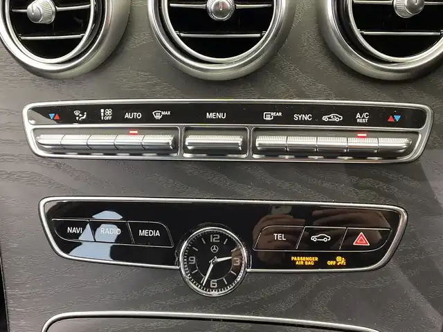 メルセデス・ベンツ Ｃ２２０ｄ ステーションワゴン アバンギャルドAMGライン 栃木県 2019(令1)年 5.6万km ダイヤモンドホワイト 純正ナビ/(Bluetooth/フルセグTV/USB)/バックカメラ/ETC2.0/レーダーセーフティパッケージ/・アクティブブラインドスポットアシスト/・ディストロニックプラス/・アクティブレーンキーピングアシスト/・BASプラス（飛び出し検知機能ブレーキアシスト）/・PRE-SAFEブレーキ（歩行者検知機能付）/・チャイルドセーフティシートセンサー/・リアCPA/LEDインテリジェントライトシステム/アダプティブハイビームシステム/パークトロニック/アダプティブブレーキ/　　　　　　　（オートホールド＆ヒルスタートアシスト）/アテンションアシスト/アクティブパーキングアシスト/前席メモリー機能付パワーシート/前席シートヒーター/パドルシフト/純正18インチスポークAW