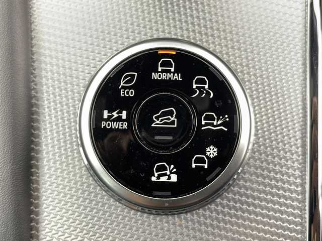 三菱 アウトランダー ＰＨＥＶ P 道央・札幌 2022(令4)年 5.3万km ホワイトダイヤモンド ・４WD  /PHEV/・衝突被害軽減ブレーキシステム（FCM）/・車線逸脱警報システム/車線逸脱防止支援機能/・後側方衝突被害防止支援システム/・レーダークルーズコントロール/・レーンキープアシスト/・純正12.3インチモニター/・ナビ/BOSE/Bluetooth/USB//・フルセグTV/AndroidAuto/・アラウンドビューモニター/・レザーシート/・パワーシート運転席/助手席/・シートヒーター運転席/助手席/・シートメモリー/・置くだけ充電/パドルシフト/・ステアリングヒーター/・パワーバックドア/・LEDヘッドライト/・オートライト/オートマチックハイビーム/・スマートキー/スペアキー１本/・横滑り防止装置/盗難防止装置/・AV1500W/・ABS