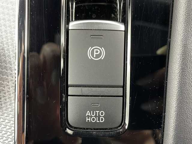 三菱 アウトランダー ＰＨＥＶ P 道央・札幌 2022(令4)年 5.3万km ホワイトダイヤモンド ・４WD  /PHEV/・衝突被害軽減ブレーキシステム（FCM）/・車線逸脱警報システム/車線逸脱防止支援機能/・後側方衝突被害防止支援システム/・レーダークルーズコントロール/・レーンキープアシスト/・純正12.3インチモニター/・ナビ/BOSE/Bluetooth/USB//・フルセグTV/AndroidAuto/・アラウンドビューモニター/・レザーシート/・パワーシート運転席/助手席/・シートヒーター運転席/助手席/・シートメモリー/・置くだけ充電/パドルシフト/・ステアリングヒーター/・パワーバックドア/・LEDヘッドライト/・オートライト/オートマチックハイビーム/・スマートキー/スペアキー１本/・横滑り防止装置/盗難防止装置/・AV1500W/・ABS