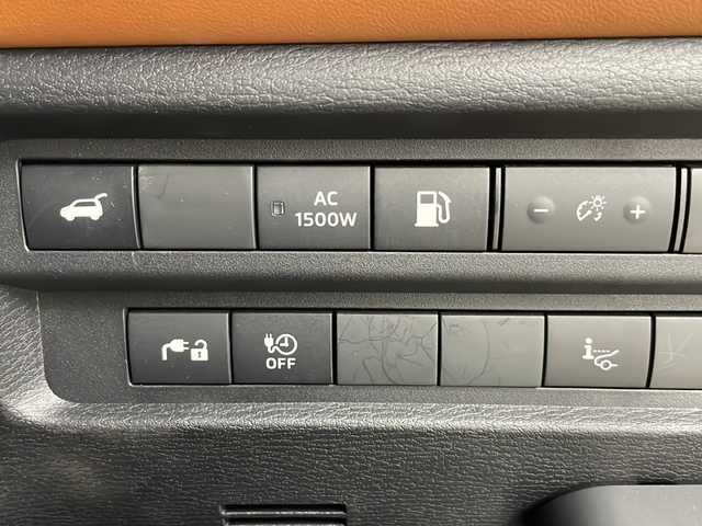 三菱 アウトランダー ＰＨＥＶ P 道央・札幌 2022(令4)年 5.3万km ホワイトダイヤモンド ・４WD  /PHEV/・衝突被害軽減ブレーキシステム（FCM）/・車線逸脱警報システム/車線逸脱防止支援機能/・後側方衝突被害防止支援システム/・レーダークルーズコントロール/・レーンキープアシスト/・純正12.3インチモニター/・ナビ/BOSE/Bluetooth/USB//・フルセグTV/AndroidAuto/・アラウンドビューモニター/・レザーシート/・パワーシート運転席/助手席/・シートヒーター運転席/助手席/・シートメモリー/・置くだけ充電/パドルシフト/・ステアリングヒーター/・パワーバックドア/・LEDヘッドライト/・オートライト/オートマチックハイビーム/・スマートキー/スペアキー１本/・横滑り防止装置/盗難防止装置/・AV1500W/・ABS