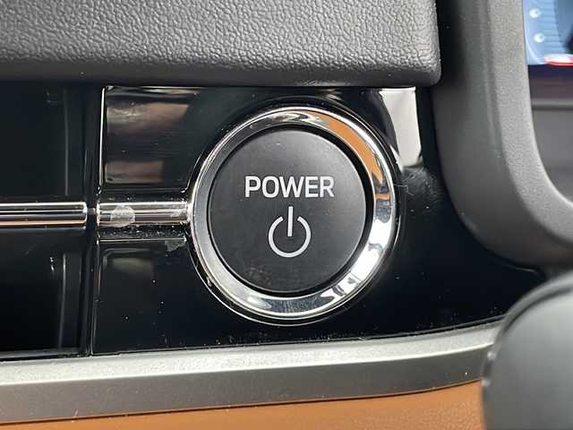 三菱 アウトランダー ＰＨＥＶ P 道央・札幌 2022(令4)年 5.3万km ホワイトダイヤモンド ・４WD  /PHEV/・衝突被害軽減ブレーキシステム（FCM）/・車線逸脱警報システム/車線逸脱防止支援機能/・後側方衝突被害防止支援システム/・レーダークルーズコントロール/・レーンキープアシスト/・純正12.3インチモニター/・ナビ/BOSE/Bluetooth/USB//・フルセグTV/AndroidAuto/・アラウンドビューモニター/・レザーシート/・パワーシート運転席/助手席/・シートヒーター運転席/助手席/・シートメモリー/・置くだけ充電/パドルシフト/・ステアリングヒーター/・パワーバックドア/・LEDヘッドライト/・オートライト/オートマチックハイビーム/・スマートキー/スペアキー１本/・横滑り防止装置/盗難防止装置/・AV1500W/・ABS