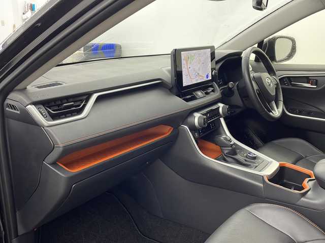 トヨタ ＲＡＶ４ ハイブリッド アドベンチャー 兵庫県 2024(令6)年 1.9万km アティチュードブラックマイカ ・純正10.5インチディスプレイオーディオ（コネクティッドナビ対応）Plus/　Bluetoothオーディオ/　USB接続/　フルセグテレビ/・アラウンドビューモニター/・ビルドインETC2.0/・Toyota Safety Sense/　プリクラッシュセーフティ/　レーンディパーチャーアラート/　オートマチックハイビーム/・先行車発進告知機能/・パーキングサポートブレーキ（前後方静止物）/・車両接近通報装置/・ブラインドスポットモニター/・レーダークルーズコントロール/・４WD/・純正フロアマット/・メモリーパワーシート（運転席）/・合皮シート/・シートヒーター（運転席・助手席）/・エアシート（運転席・助手席）/・ルーフレール/・純正19インチアルミホイール/・ABS/・横滑り防止装置/・前後コーナーセンサー/・盗難防止装置/・オートライト/・LEDヘッドライト/・W＋サイドエアバック/・カーテンエアバック/・スマートキー/・AACエアコン