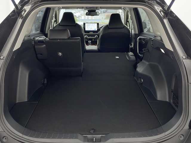 トヨタ ＲＡＶ４ ハイブリッド アドベンチャー 兵庫県 2024(令6)年 1.9万km アティチュードブラックマイカ ・純正10.5インチディスプレイオーディオ（コネクティッドナビ対応）Plus/　Bluetoothオーディオ/　USB接続/　フルセグテレビ/・アラウンドビューモニター/・ビルドインETC2.0/・Toyota Safety Sense/　プリクラッシュセーフティ/　レーンディパーチャーアラート/　オートマチックハイビーム/・先行車発進告知機能/・パーキングサポートブレーキ（前後方静止物）/・車両接近通報装置/・ブラインドスポットモニター/・レーダークルーズコントロール/・４WD/・純正フロアマット/・メモリーパワーシート（運転席）/・合皮シート/・シートヒーター（運転席・助手席）/・エアシート（運転席・助手席）/・ルーフレール/・純正19インチアルミホイール/・ABS/・横滑り防止装置/・前後コーナーセンサー/・盗難防止装置/・オートライト/・LEDヘッドライト/・W＋サイドエアバック/・カーテンエアバック/・スマートキー/・AACエアコン