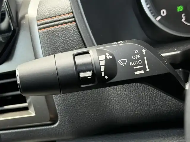 三菱 トライトン GSR 千葉県 2024(令6)年 0.5万km ホワイトダイヤモンド e-アシスト/　衝突軽減ブレーキ/レーンキープアシスト/　オートハイビーム/レーダークルーズコントロール/　ブラインドスポットモニター/クリアランスソナー/　踏み間違い防止(前後)/純正9インチメーカーナビ/　BT/USB/カープレイ/全方位カメラ/ステアリングスイッチ/MTモード/ステアリングヒーター/レザーシート/パワーシート(D席)/シートヒーター(D/N席)/LEDヘッドライト/オートライト/フォグライト/スマートキー/プッシュスタート