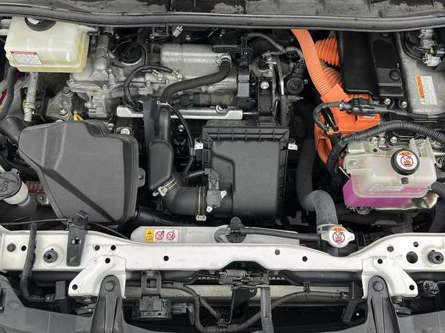 トヨタ ノア ハイブリッド Si ダブルバイビーⅡ 宮城県 2020(令2)年 6.3万km ホワイトパールクリスタルシャイン トヨタセーフティーセンス/・プリクラッシュセーフティ/・レーンディパーチャーアラート/・オートハイビーム/純正12インチフリップダウンモニター/純正9インチナビ/・CD.DVD.SD.BT/フルセグTV/バックモニター/ハーフレザーシート/・前席シートヒーター/LEDヘッドライト/フォグランプ/アイドリングストップ/横滑り防止装置/ビルトインETC/ステアリングスイッチ/プッシュスタート/スマートキー/純正16インチアルミホイール/純正フロアマット/後席ロールサンシェード/シートバックテーブル