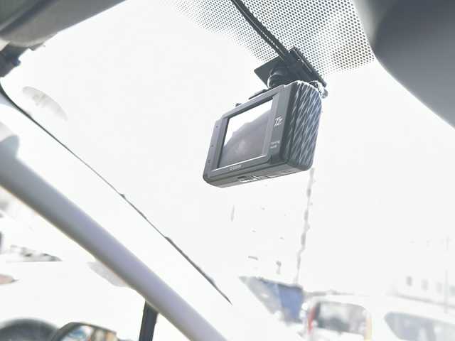 トヨタ シエンタ G 沖縄県 2019(平31)年 5.6万km コバルトブルーメタリック 純正ナビ・Bluetooth・CD・DVD/フリップダウンモニター/両側パワースライドドア/ドライブレコーダー/レーンキープアシスト/衝突軽減システム/ETC/USB入力端子/アイドリングストップ
