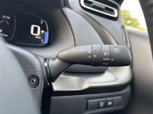 トヨタ アクア Z 静岡県 2023(令5)年 0.4万km プラチナホワイトパールマイカ 純正10.5インチディスプレイナビ/　（フルセグTV、Bluetooth、AppleCarPlay、AndroidAuto）/トヨタセーフティーセンス/ブラインドスポットモニター/レーダークルーズコントロール/パノラミックビューモニター/バックカメラ/横滑り防止装置/前後コーナーセンサー/レーンキープアシスト/オートマチックハイビーム/前方純正ドライブレコーダー/ビルトインETC/プッシュスタート/スマートキー/盗難防止装置/純正15インチアルミホイール/保証書/取扱説明書