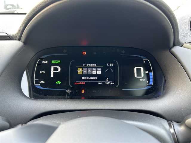 トヨタ アクア Z 静岡県 2023(令5)年 0.4万km プラチナホワイトパールマイカ 純正10.5インチディスプレイナビ/　（フルセグTV、Bluetooth、AppleCarPlay、AndroidAuto）/トヨタセーフティーセンス/ブラインドスポットモニター/レーダークルーズコントロール/パノラミックビューモニター/バックカメラ/横滑り防止装置/前後コーナーセンサー/レーンキープアシスト/オートマチックハイビーム/前方純正ドライブレコーダー/ビルトインETC/プッシュスタート/スマートキー/盗難防止装置/純正15インチアルミホイール/保証書/取扱説明書