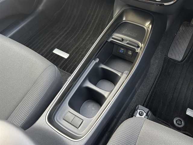 トヨタ アクア Z 静岡県 2023(令5)年 0.4万km プラチナホワイトパールマイカ 純正10.5インチディスプレイナビ/　（フルセグTV、Bluetooth、AppleCarPlay、AndroidAuto）/トヨタセーフティーセンス/ブラインドスポットモニター/レーダークルーズコントロール/パノラミックビューモニター/バックカメラ/横滑り防止装置/前後コーナーセンサー/レーンキープアシスト/オートマチックハイビーム/前方純正ドライブレコーダー/ビルトインETC/プッシュスタート/スマートキー/盗難防止装置/純正15インチアルミホイール/保証書/取扱説明書