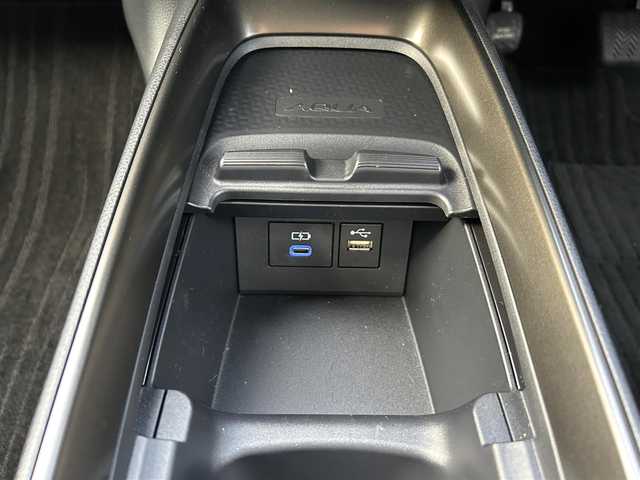 トヨタ アクア Z 静岡県 2023(令5)年 0.4万km プラチナホワイトパールマイカ 純正10.5インチディスプレイナビ/　（フルセグTV、Bluetooth、AppleCarPlay、AndroidAuto）/トヨタセーフティーセンス/ブラインドスポットモニター/レーダークルーズコントロール/パノラミックビューモニター/バックカメラ/横滑り防止装置/前後コーナーセンサー/レーンキープアシスト/オートマチックハイビーム/前方純正ドライブレコーダー/ビルトインETC/プッシュスタート/スマートキー/盗難防止装置/純正15インチアルミホイール/保証書/取扱説明書