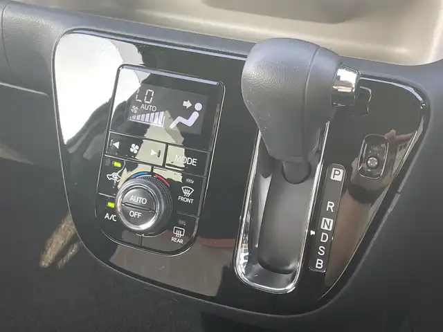 トヨタ パッソ モーダ　Gパッケージ 愛媛県 2020(令2)年 1.6万km パールホワイトⅢ 純正ナビ（Bluetooth/SD/CD/DVD/フルセグTV)/バックカメラ/ビルドインETC/前方ドライブレコーダー/社外15インチアルミホイール/純正フロアマット/純正ドアバイザー/LEDヘッドライト/フォグランプ/オートマチックハイビーム/パーキングセンサー/ABS/横滑り防止装置/衝突被害軽減ブレーキ/電動格納ミラー/プッシュスタート/スマートキー